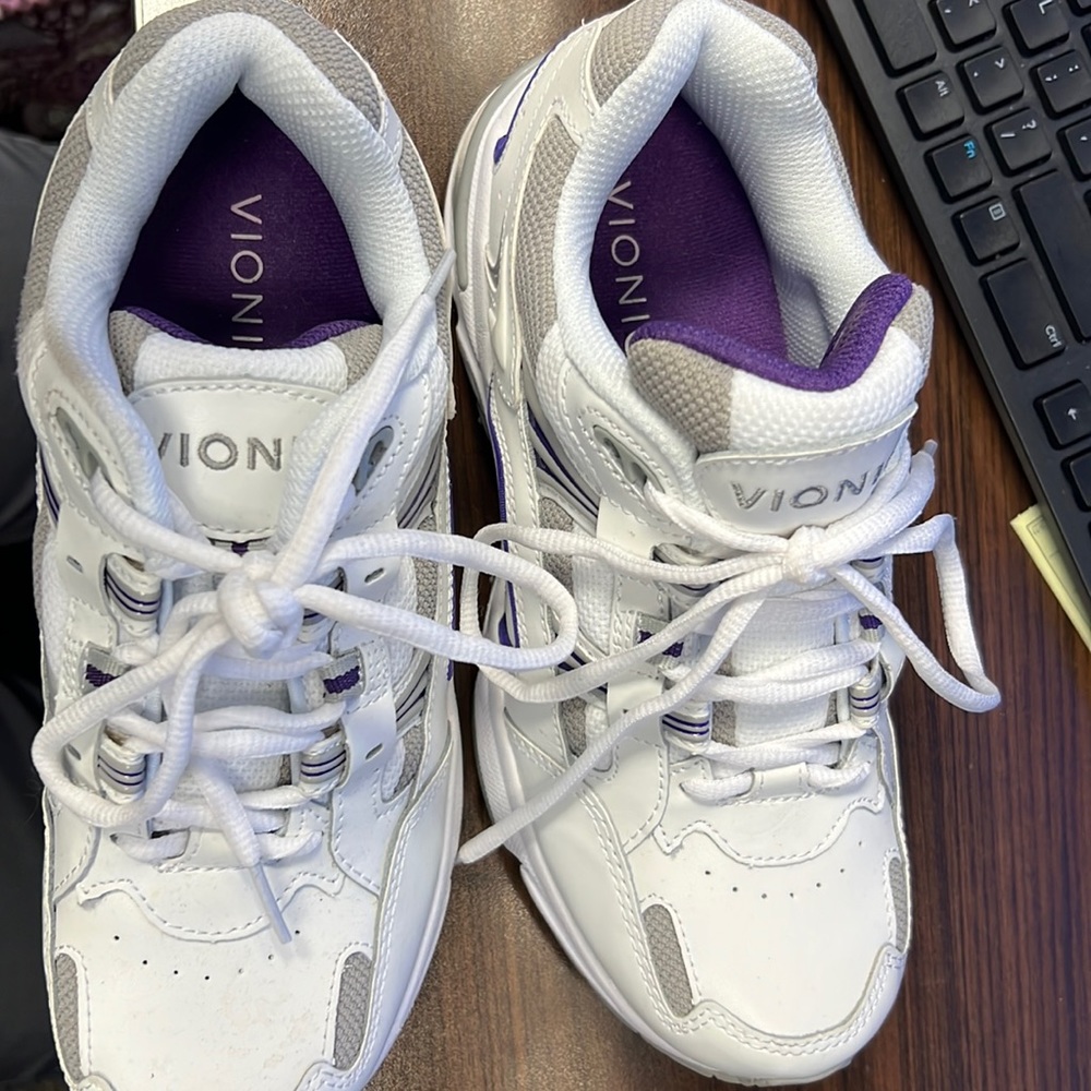 Women’s Vionic Shoes size 7